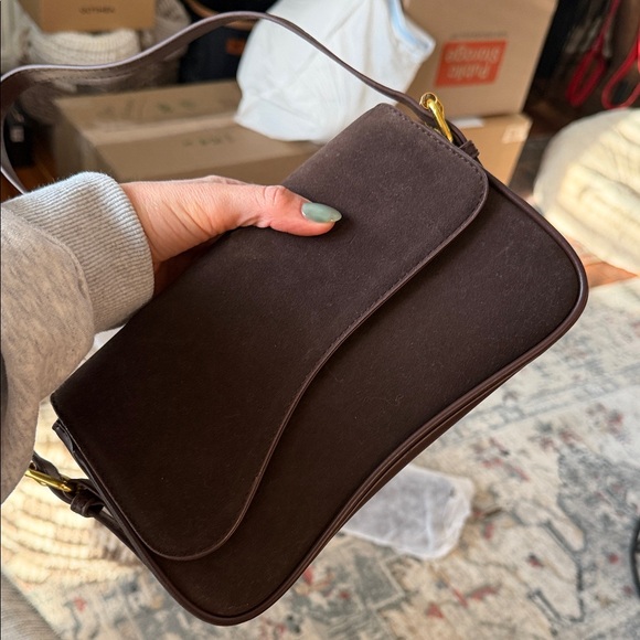 Elegant Brown Suede Shoulder Bag - Picture 6 of 9